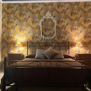 https://la-dimora-di-vesta.lecce-hotels.com